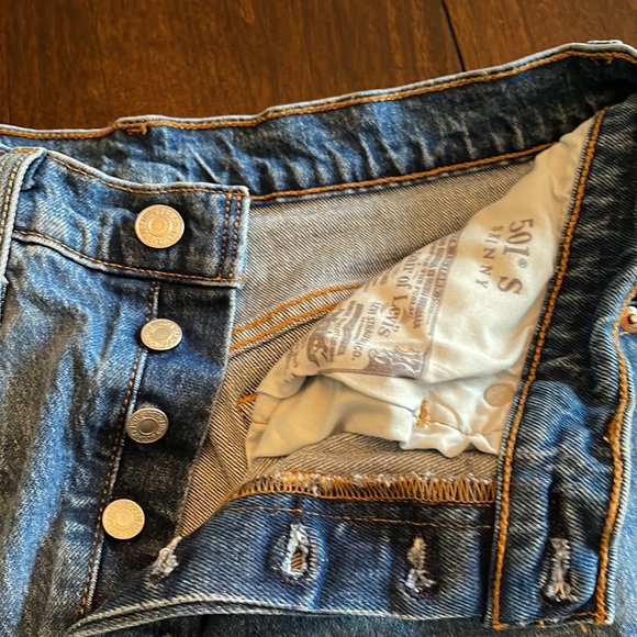 Levi's Women's Premium 501 Skinny Jeans - Picture 3 of 5